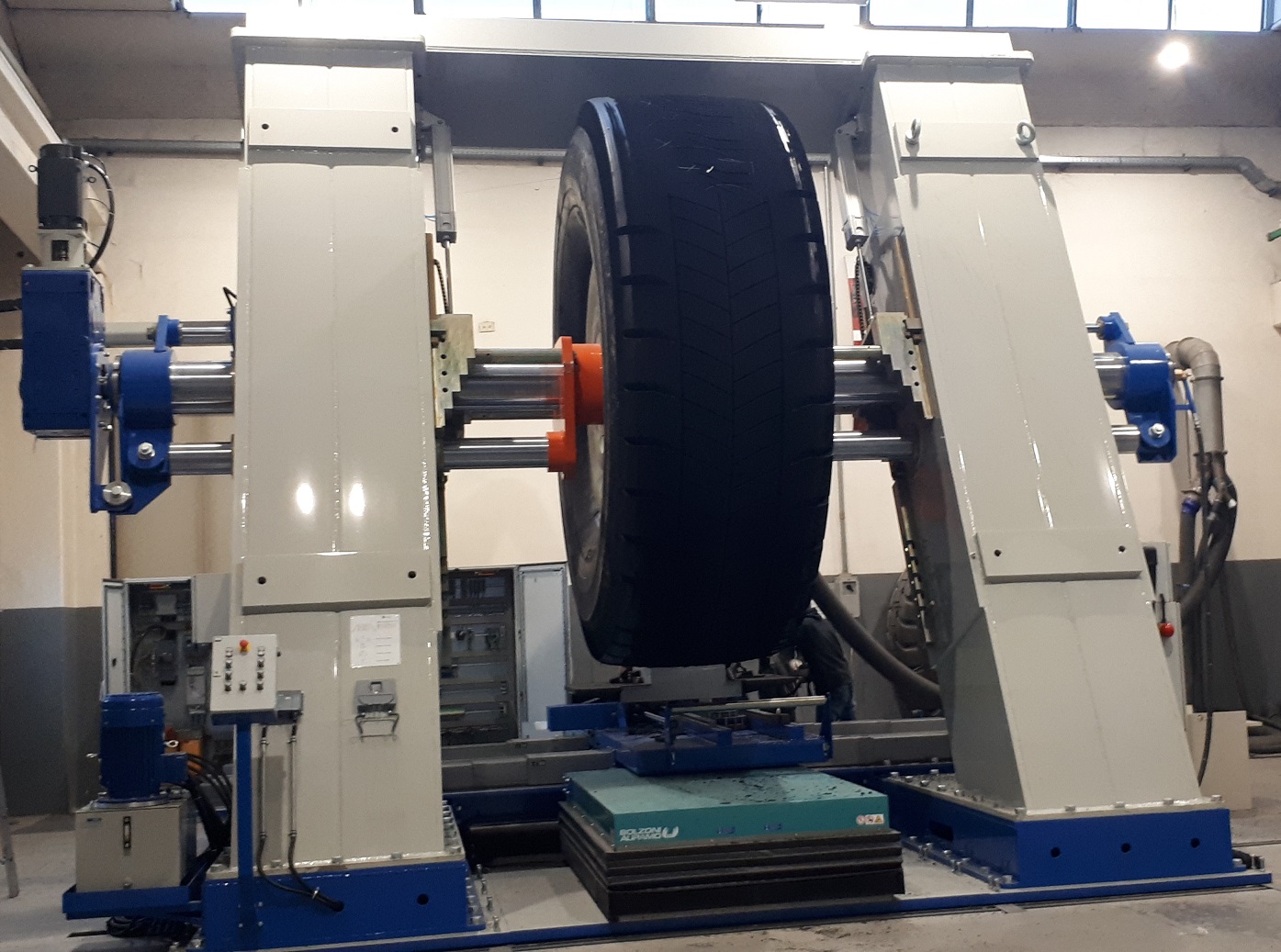 The new machine will operate at Renova's retreading plant in Peru