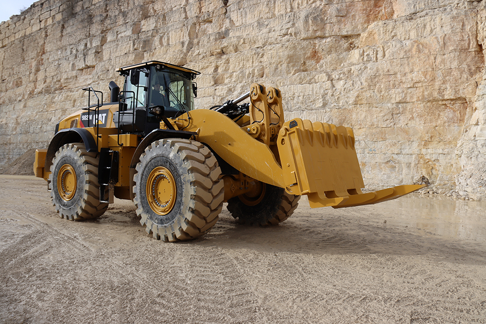 SH-Jura Steinbruch’s new Cat 982M wheeled loader with ripper tooth attachment