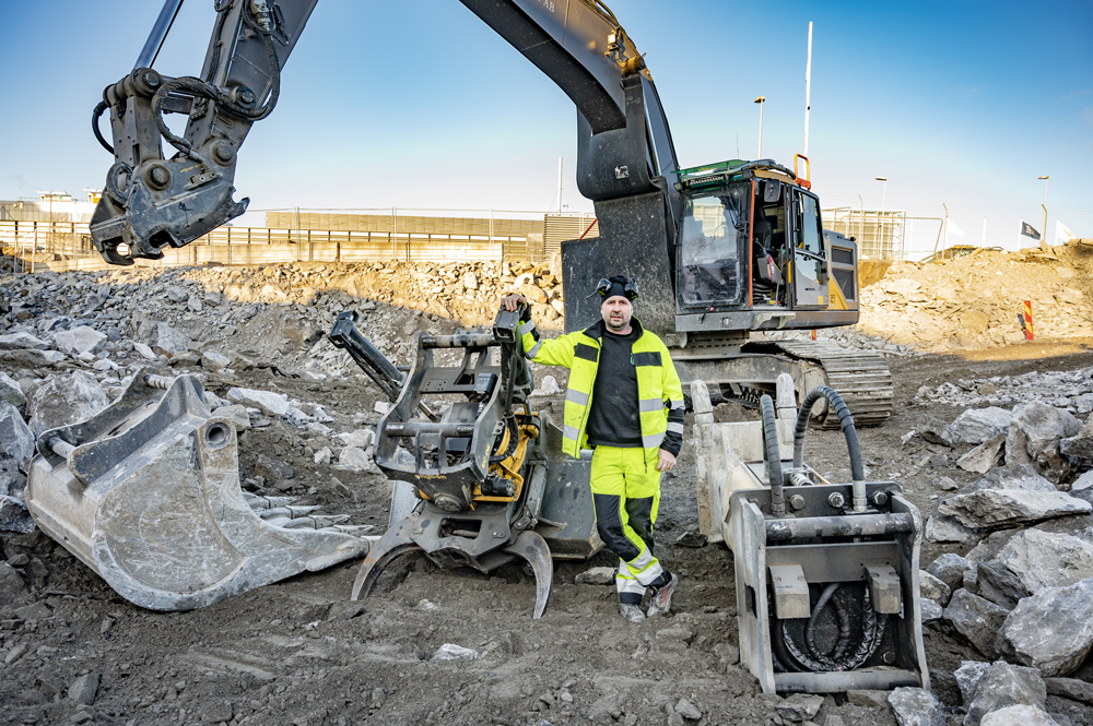 Michael Nordqvist with his 30-tonne Volvo EC300 EL tracked excavator with an Engcon QS80 quick coupler and an EC-oil automatic quick hitch system
