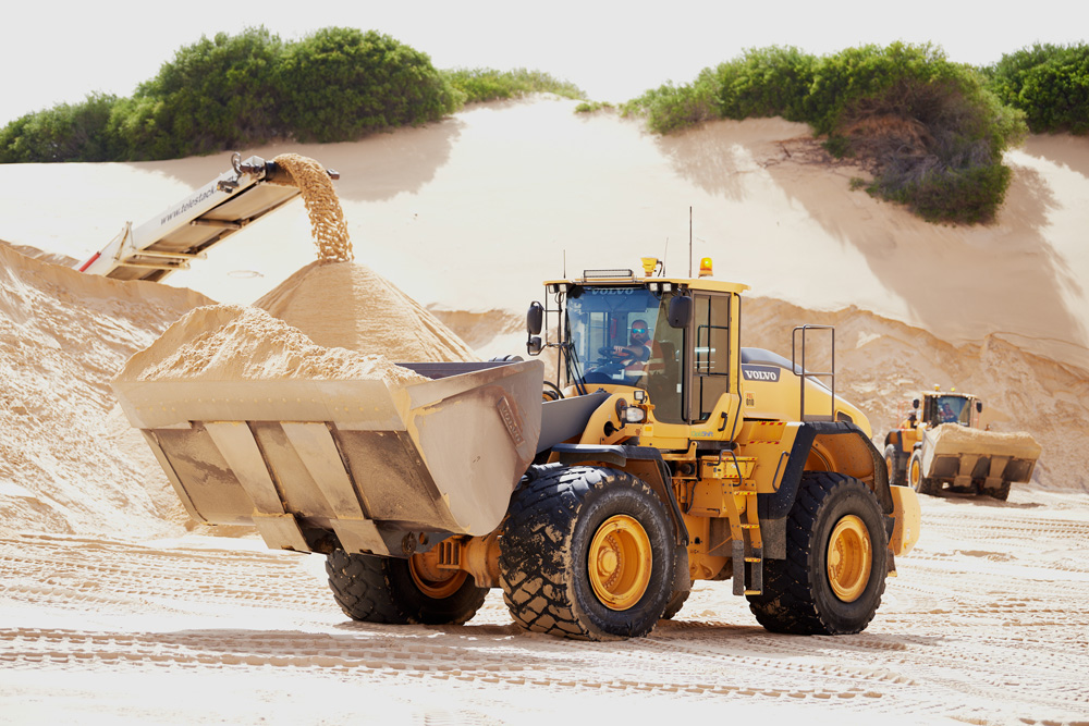 Macka’s Sand & Soil Supplies’ fleet of Volvo CE L220H wheeled loaders move two million tonnes of sand a year
