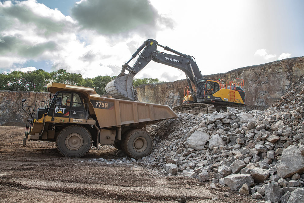 Chepstow Plant International loading and hauling machines at work