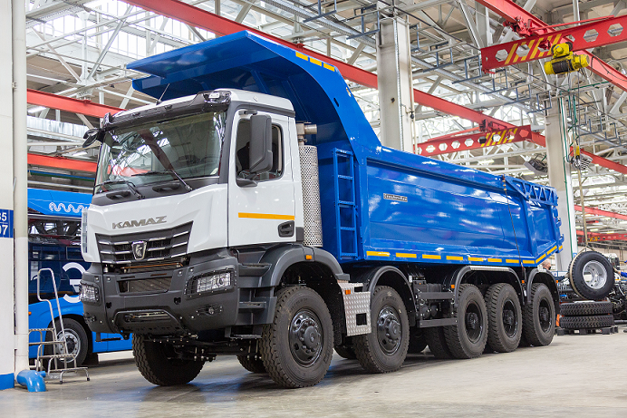 The KaMAZ-65805 is designed to transport material in medium and small quarries