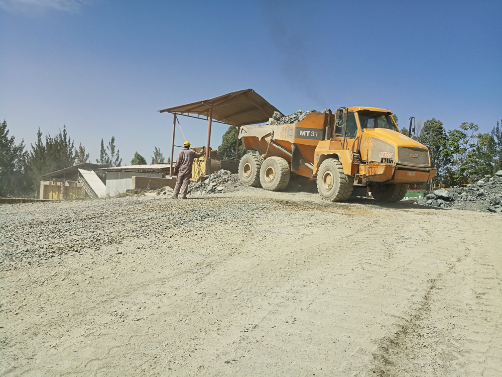 A Moxy ADT offloading mined rock to Sirikwa Quarry’s primary crushing plant