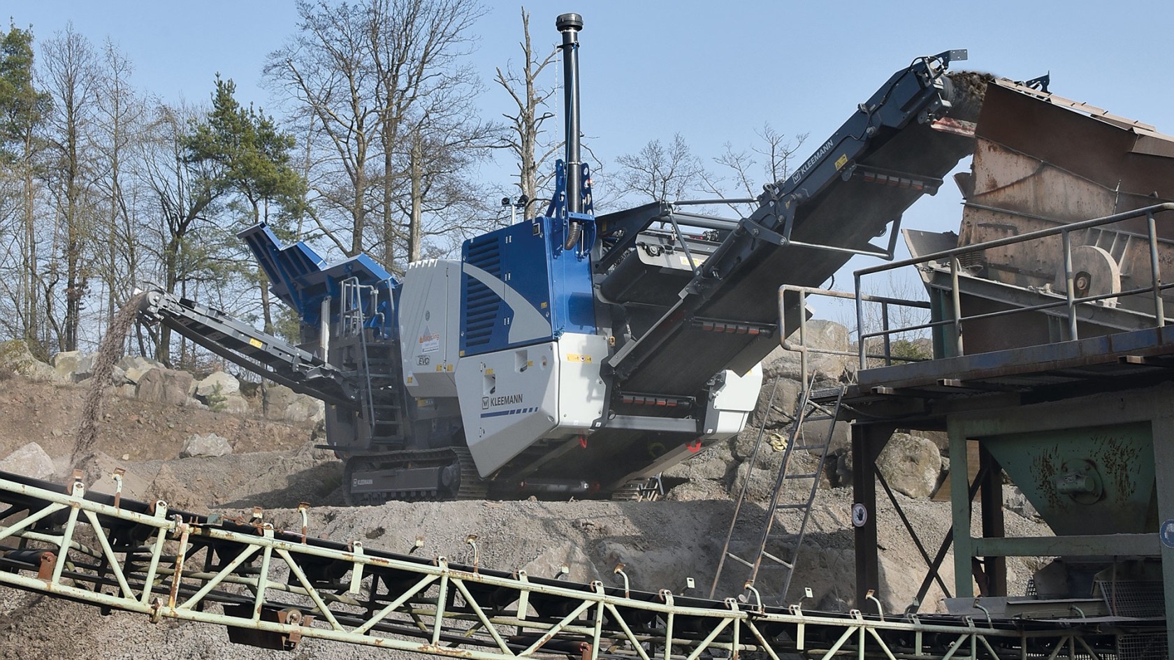 The Kleemann MOBICAT MC 110(i) EVO2 jaw crusher in operation at the quarry