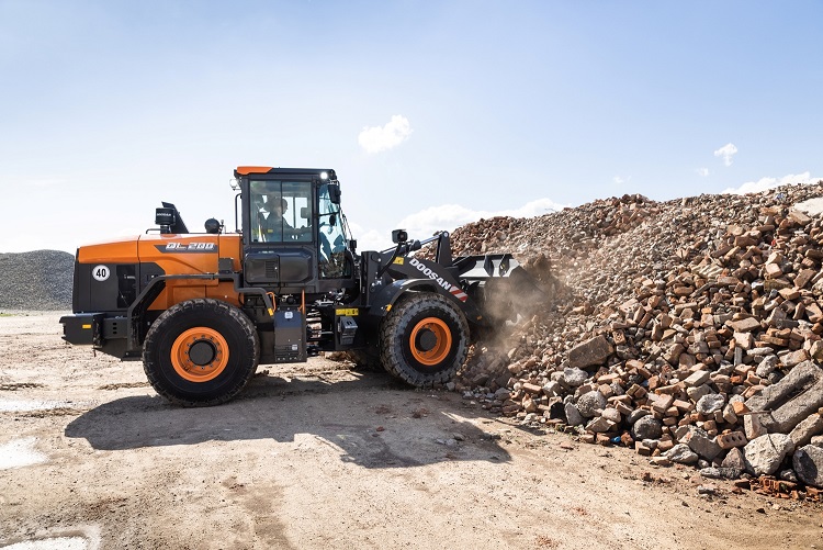 The loader features Doosan's Smart Guidance System which analyses driver habits to achieve the most fuel-efficient operation