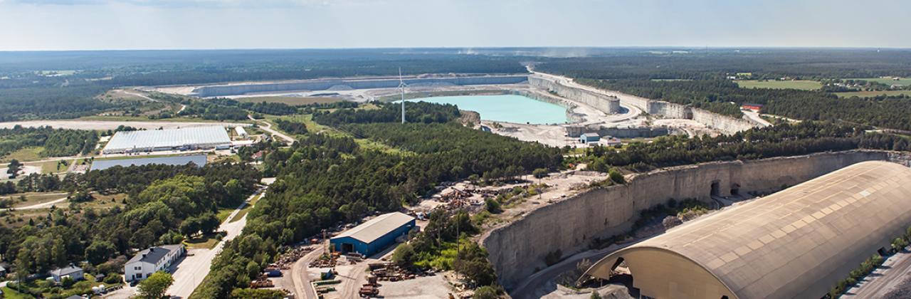 The Cementa site at Slite has been granted a permit to continue limestone quarrying until the end of this year