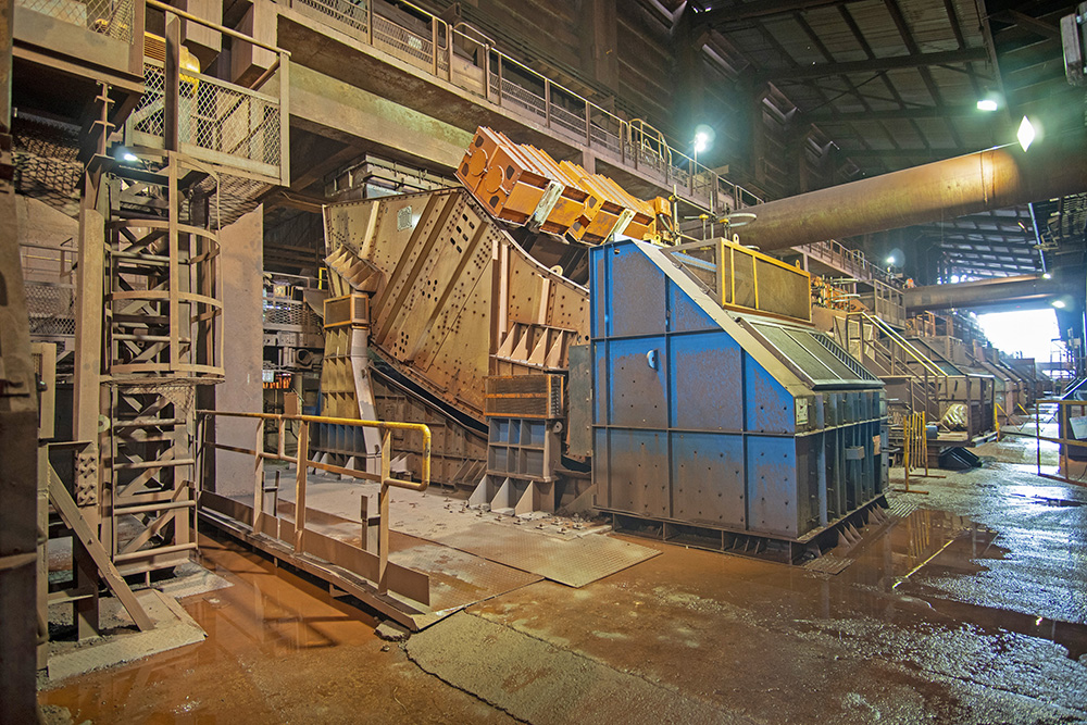 The Niagara XL-Class vibrating screen can handle capacities of up to 3,500 tonnes per hour