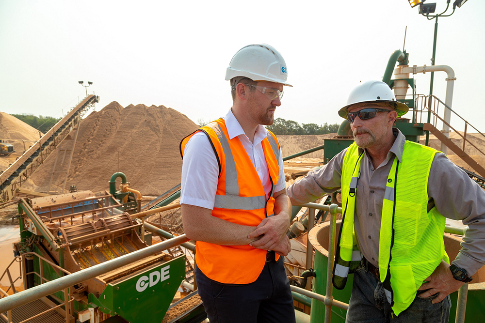 Keith Newell (right), president of Resolve Aggregates, and James McShane, CDE business development manager in North America