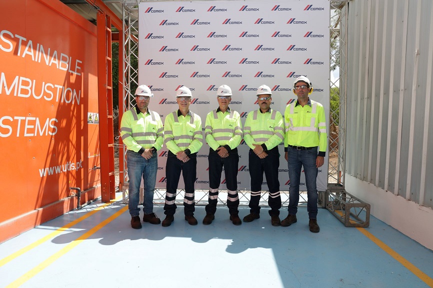 From left to right: Jesus Garcia, VP of operations; Jesus Gonzalez, president of CEMEX South, Central America and the Caribbean; Fernando Gonzalez, CEO of CEMEX; Juan Gabriel Rijo, operations director; Jose Antonio Cabrera, CEMEX country manager in the Dominican Republic