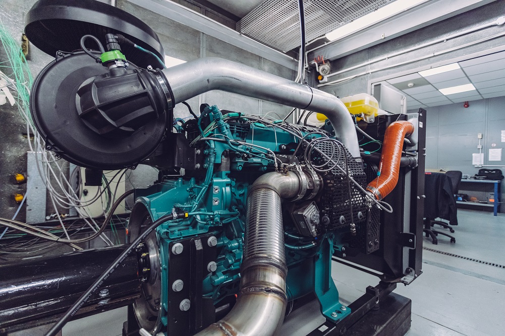 The partnership aims to establish dual-fuel hydrogen technology as a low-carbon interim solution before zero-emissions alternatives become viable