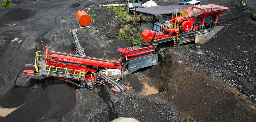 The Sandvik equipment, including the QA335 Doublescreen, is being used to process river gravel for Makapa's own construction company