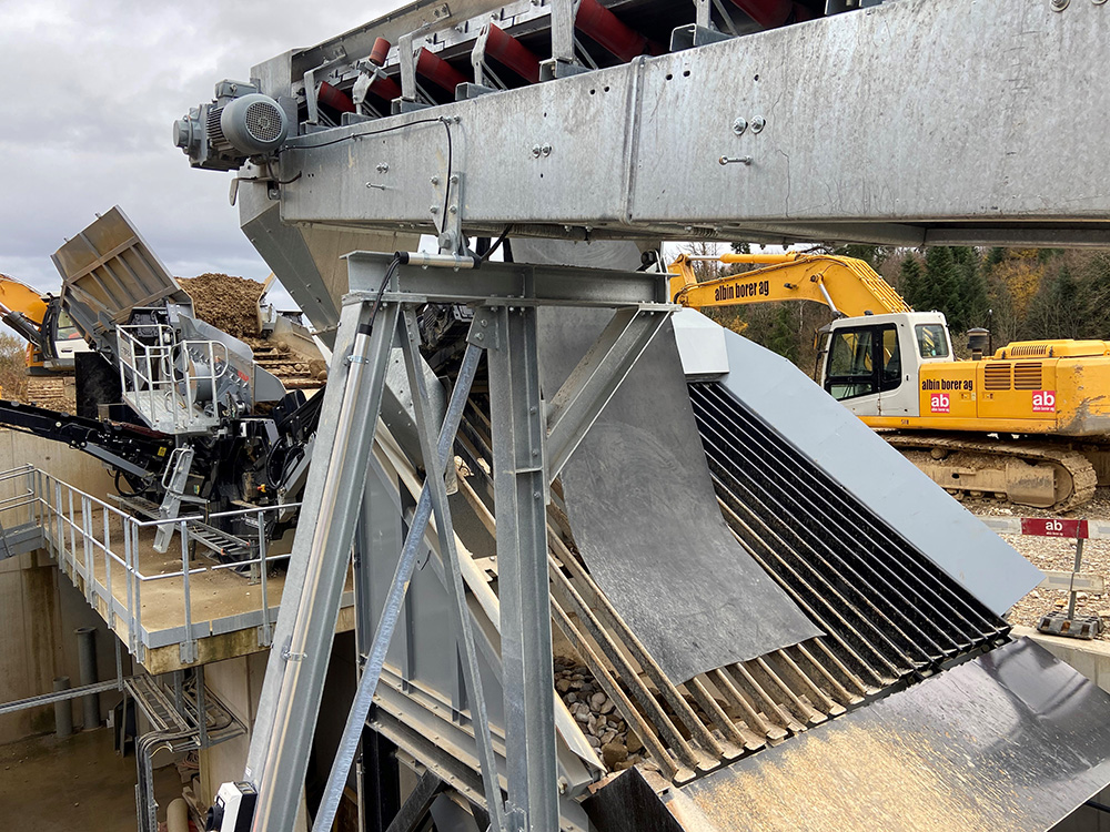 Albin Borer AG's plant solution combines material feeding, rinsing, crushing, aggregate scrubbing & sizing and sand production 
