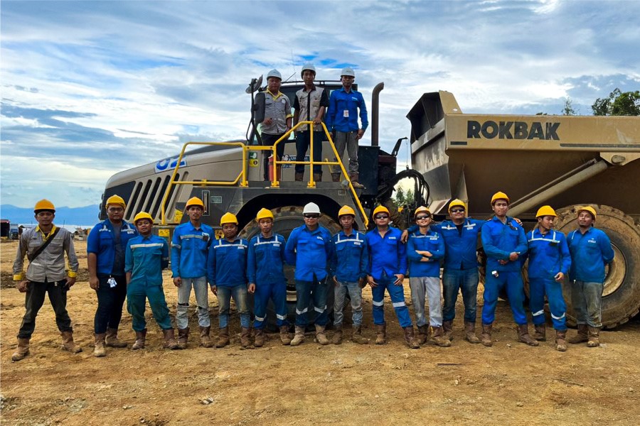 A PT Hillcon RA40 and operators at the Weda Bay site in North Maluku, Indonesia