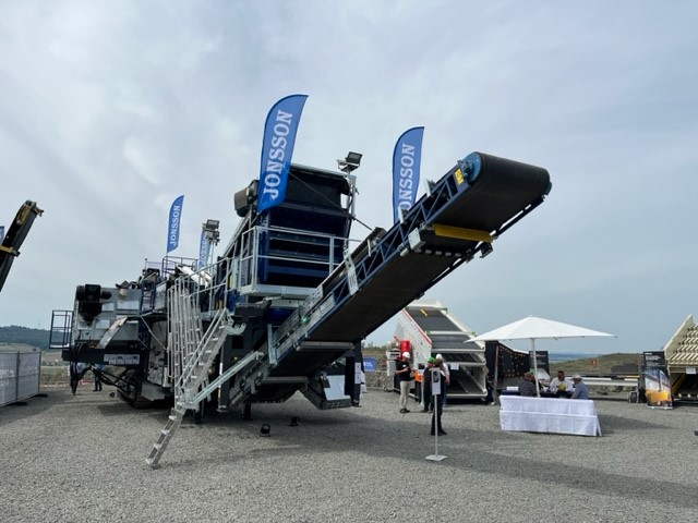 The Jonsson L120-330 double crusher on display at steinexpo