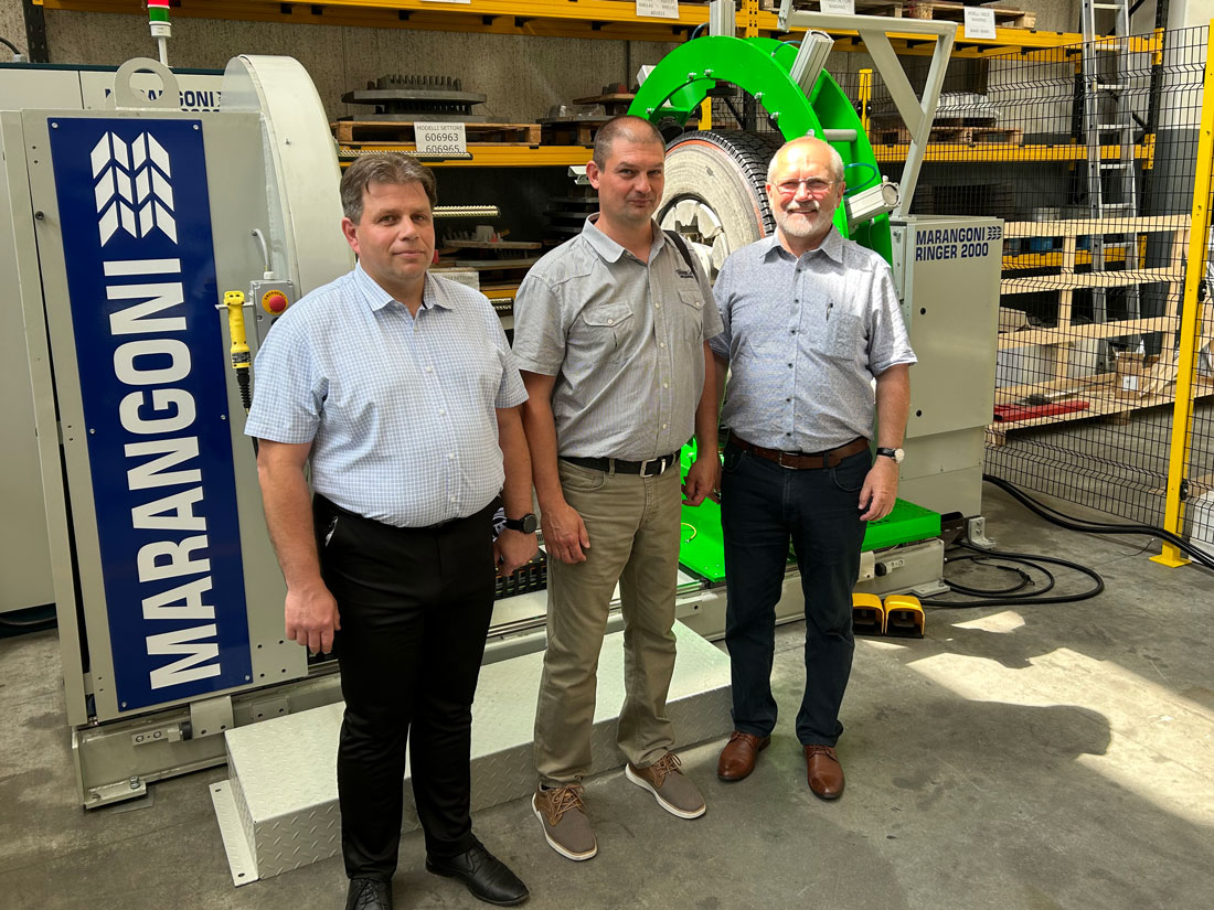 Left to right: Zoltán Dőri – purchasing manager at Volánbusz, Tamás Kovács – technical plant manager at Volánbusz and Leo Linkesch – area manager at Marangoni, during their visit to Italy