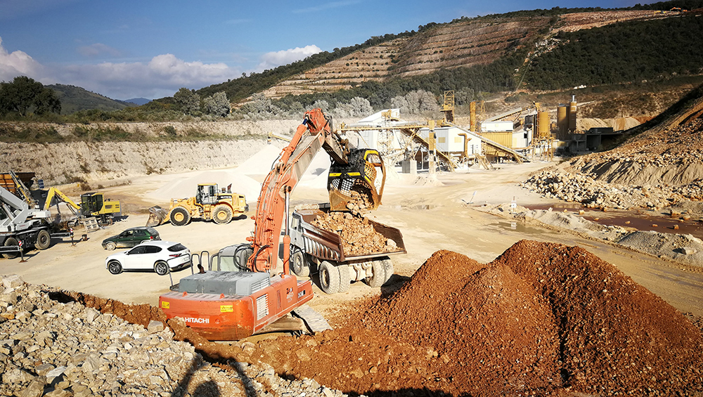 An MB-S23 screening bucket attached to a Hitachi Zaxis 460 LCH excavator at work in an Italian quarry. Pic: MB Crusher