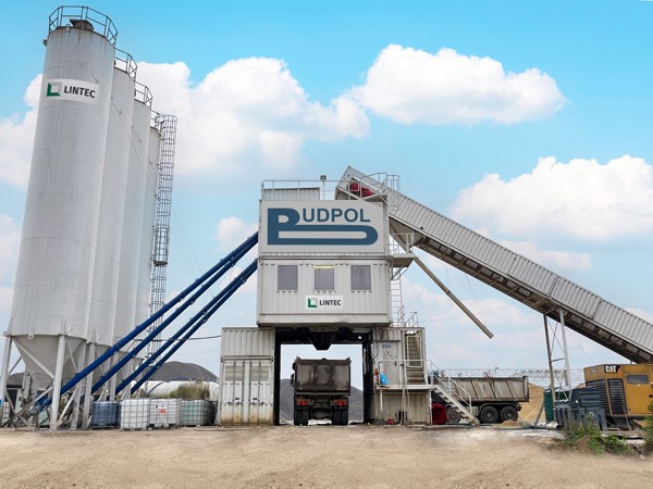 Budpol’s Lintec CC3000D containerised concrete mixing plant at work for the A18 highway in southwestern Poland