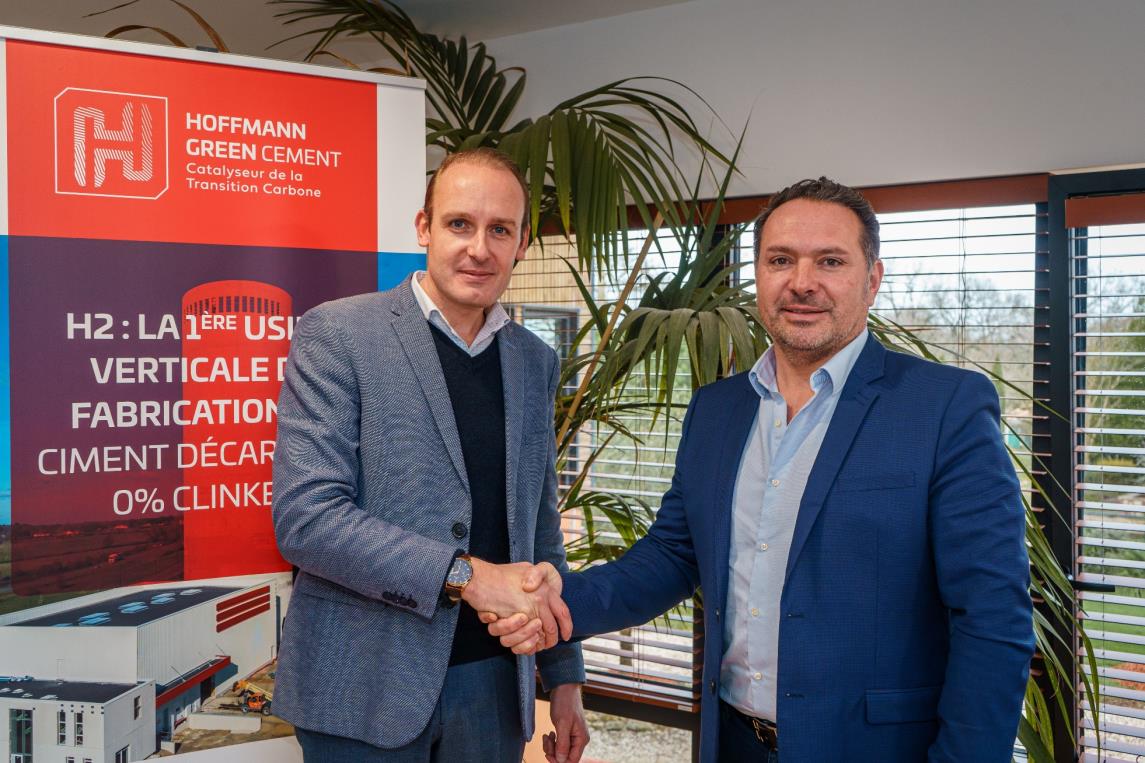Julien Blanchard, chairman of Hoffmann Green's management board (left), with Viavilla CEO David Talon. Image: Hoffmann Green Cement Technologies