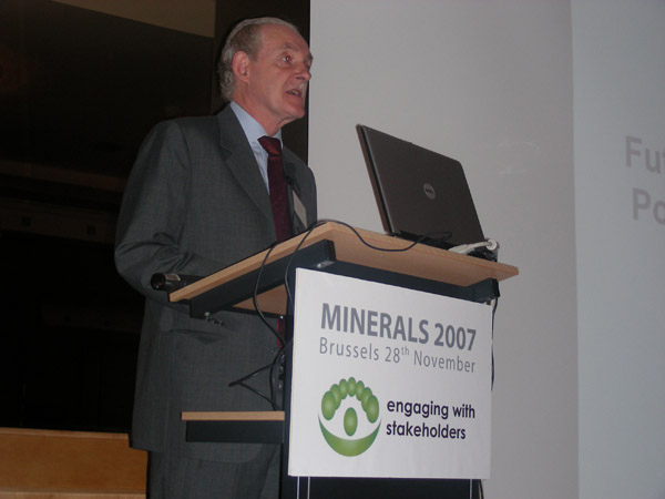 Member talking at Mertens 2007 conference 