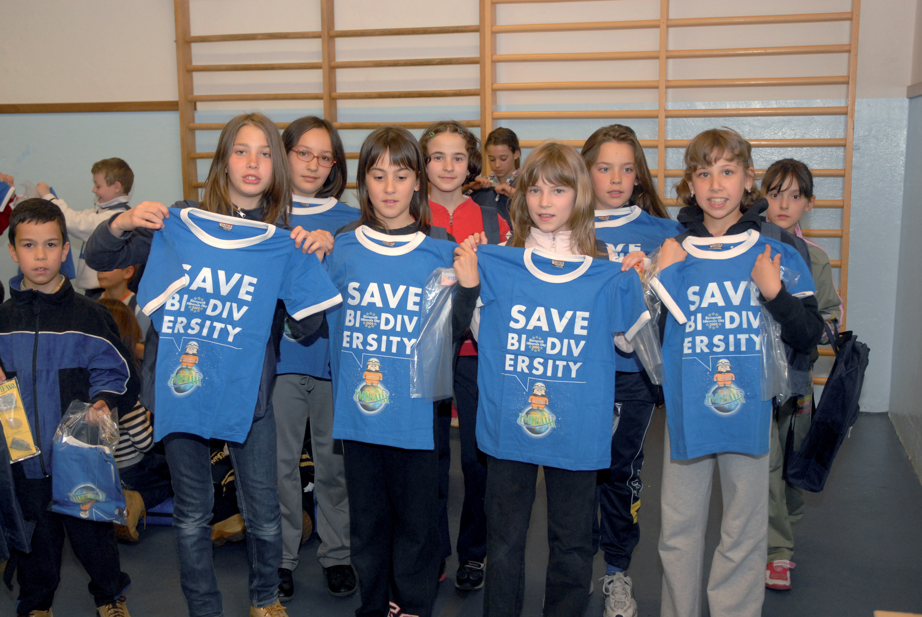 children with save biodiversity t-shirts