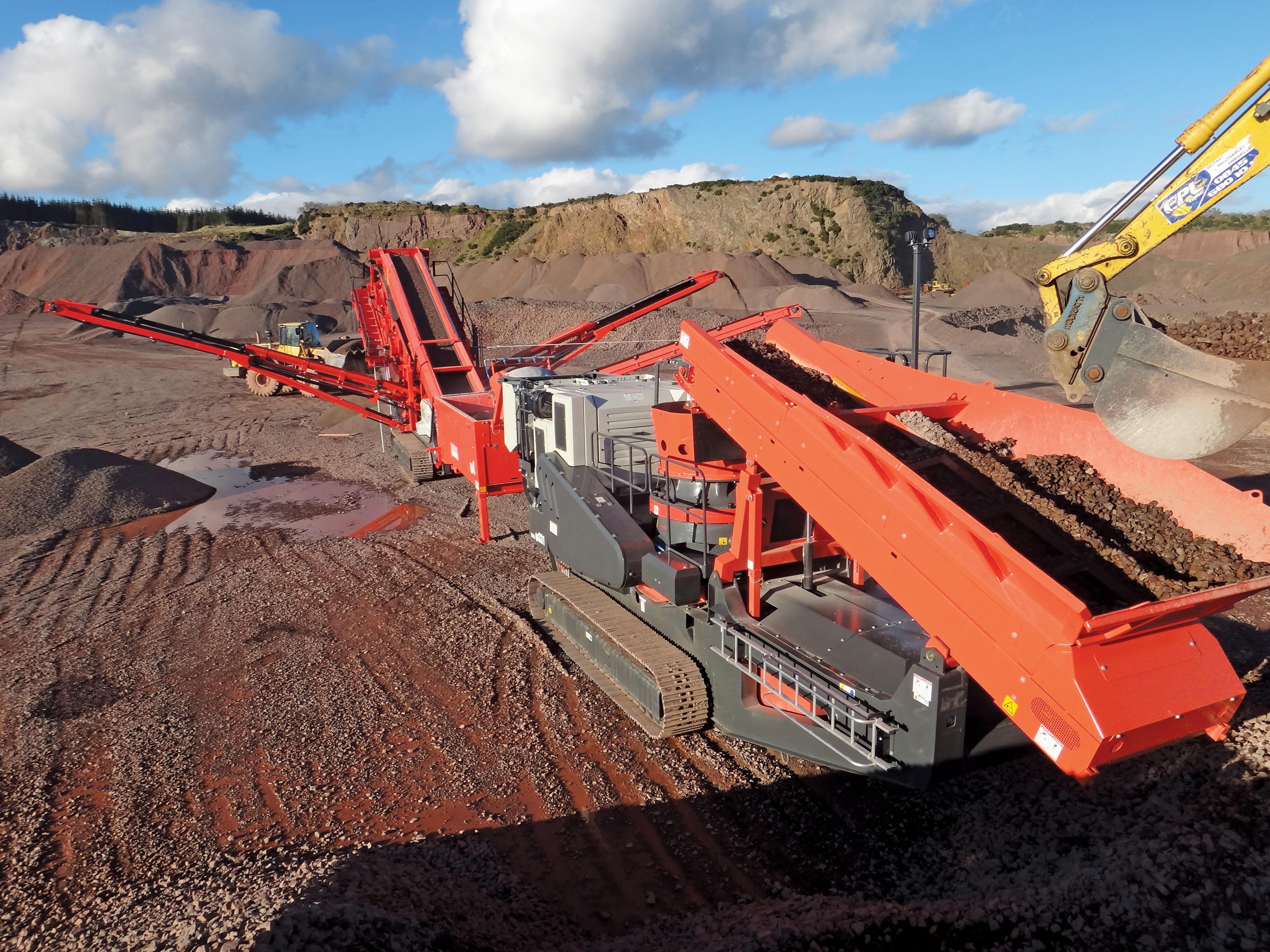 Sandvik Construction’s tracked crusher and screen