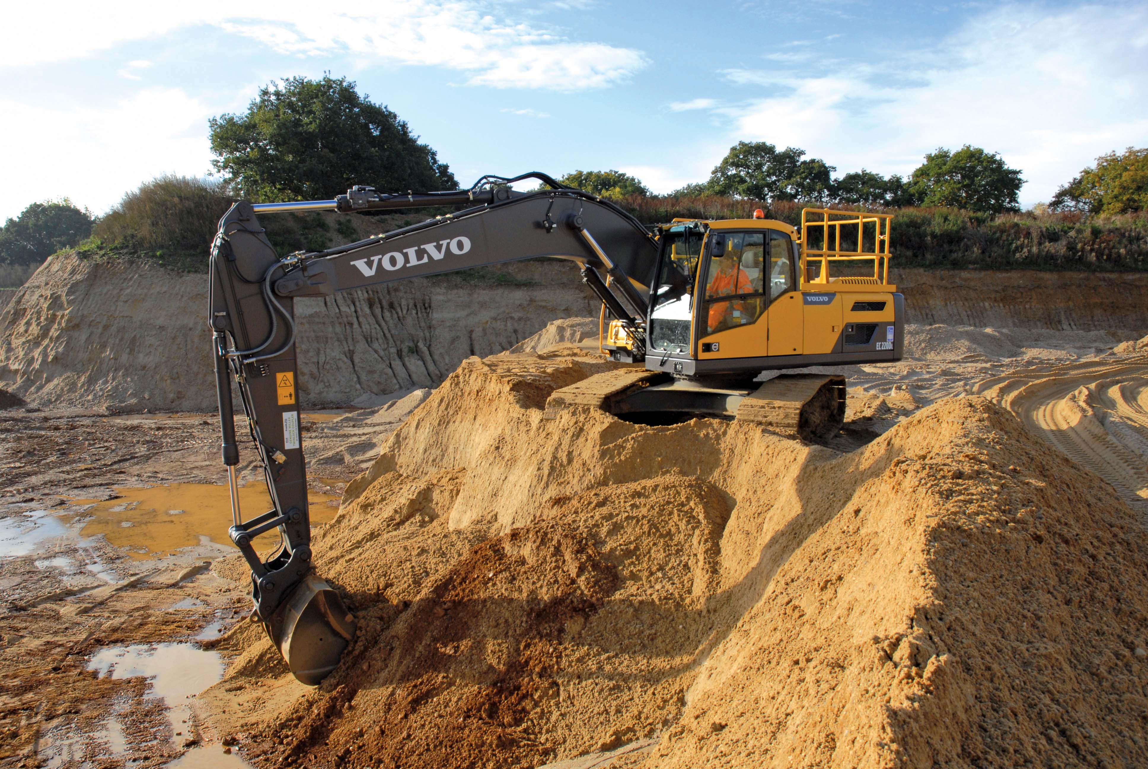 Volvo EC220D excavator 