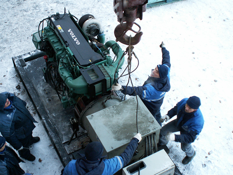 Mechanics with Volvo Penta engine at Centre Kvartet 