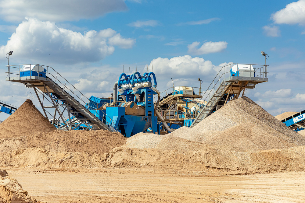 Sand stockpiles at Breedon’s CDE wash plant-inclusive North Cave Quarry