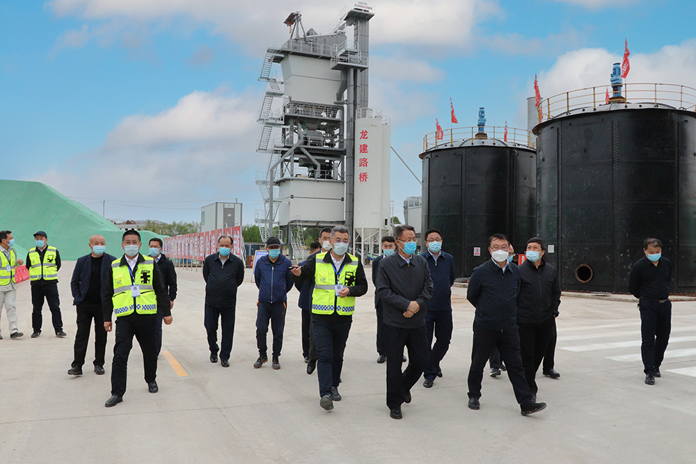 Chinese government officials  tour Longjian Road & Bridge Group’s Beijing-Harbin Expressway job site featuring the Ammann ABP 400 Universal asphalt plant