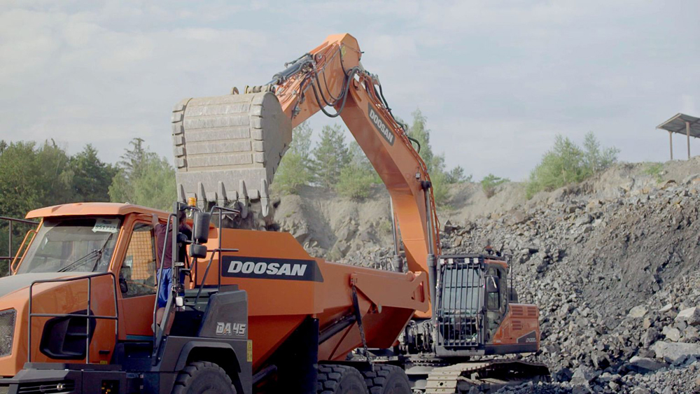A Doosan DX300LC-5 excavator loading a Doosan DA45 articulated hauler at Fast Cargo’s Mítov quarry in the Czech Republic