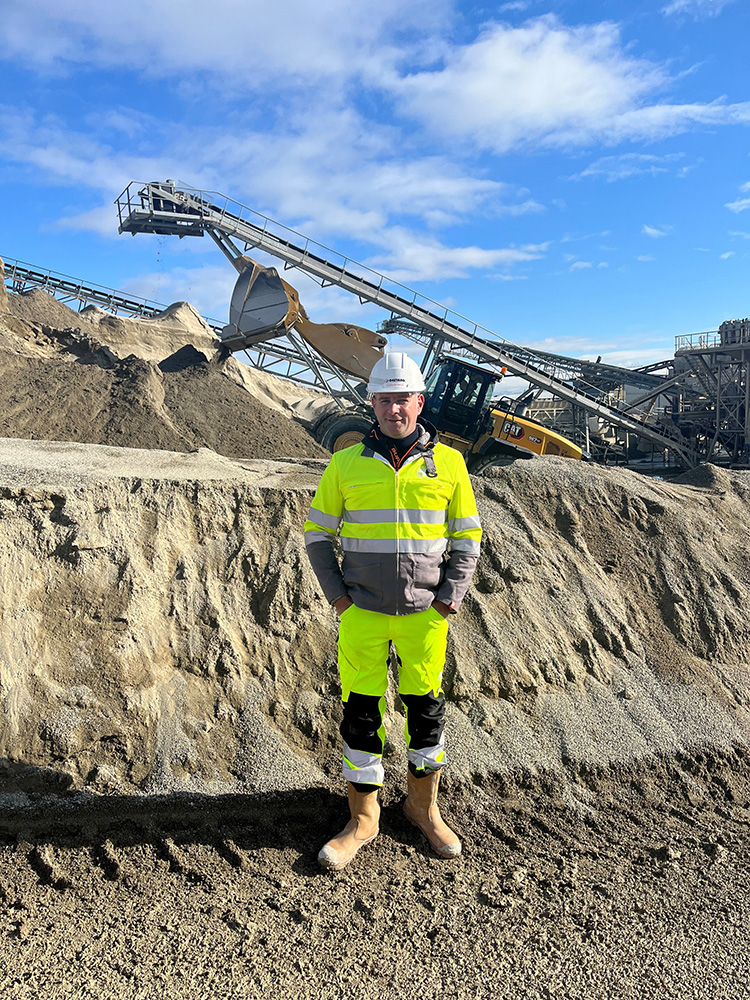 David Suppliciau, chief of projects for GESA’s parent company, Gestrag, with the Cat 982 XE at work behind him