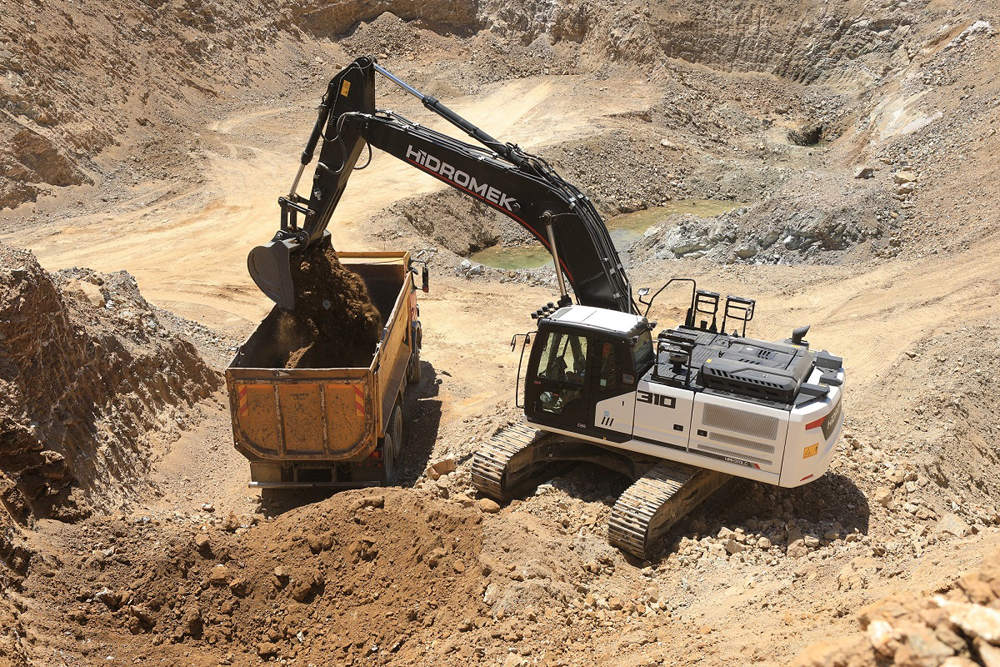 Hidromek’s HMK 310 LC crawler excavator loading a truck in a quarry. The model was among those exhibited by the Turkish manufacturer at NordBau 2020