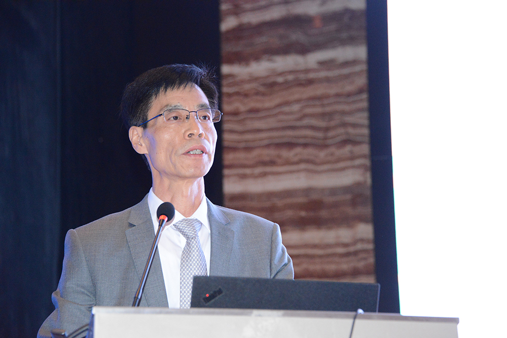 Hu Youyi, president of China Aggregates Association 
