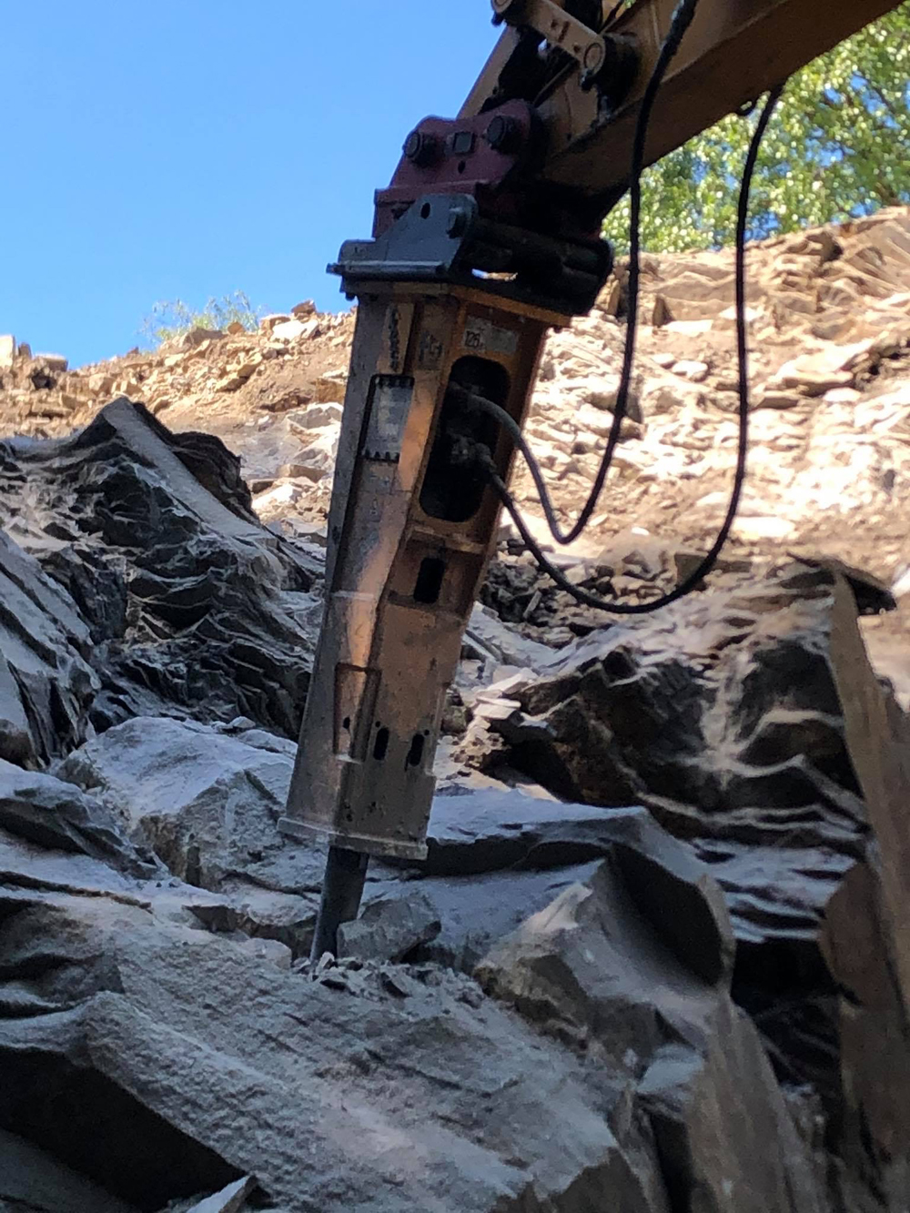 An Indeco HP 2500 FS hydraulic hammer is being used at Lange e.K.’s quarry and sawmill in Sprockhövel to help process its tough Ruhr sandstone