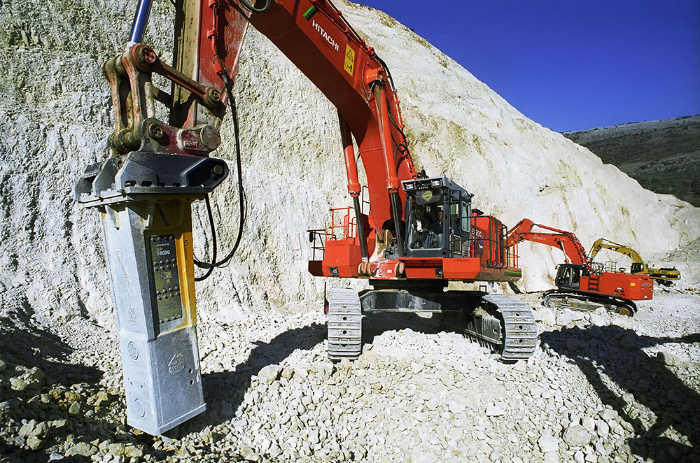 An Indeco HP1800 breaker in action