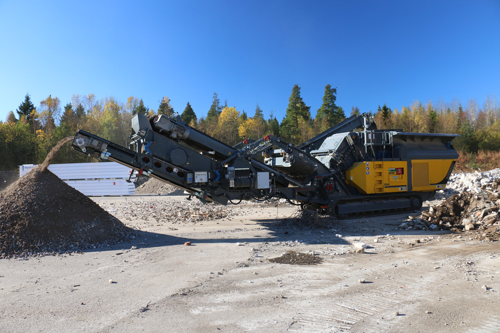 Rubble Master’s latest RM 100GO! (pictured) and RM 120GO! units are powered by John Deere Tier 4 Final/Stage IV engines