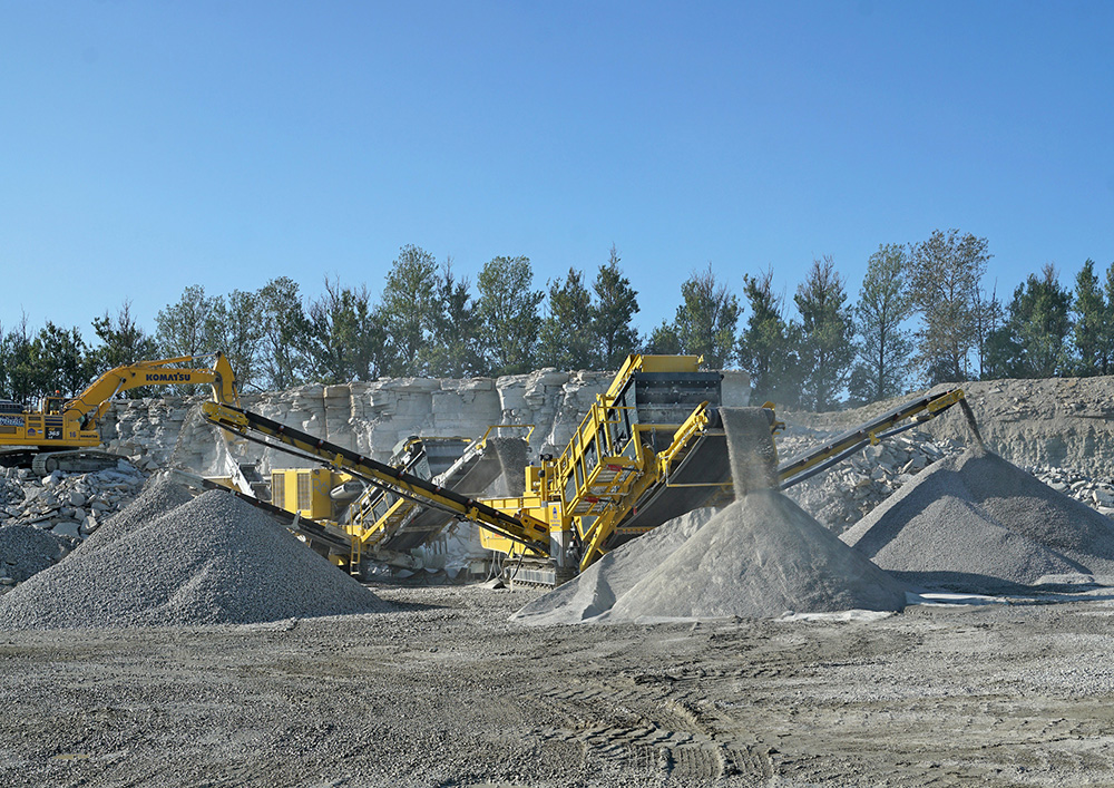 A combination of Keestrack’s R6e impact crusher