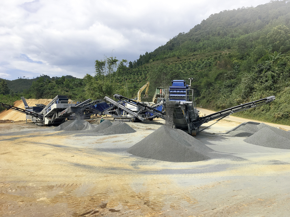 Kleemann plant at work on Licogi 16 JSC’s National Route 1A motorway application in Vietnam 