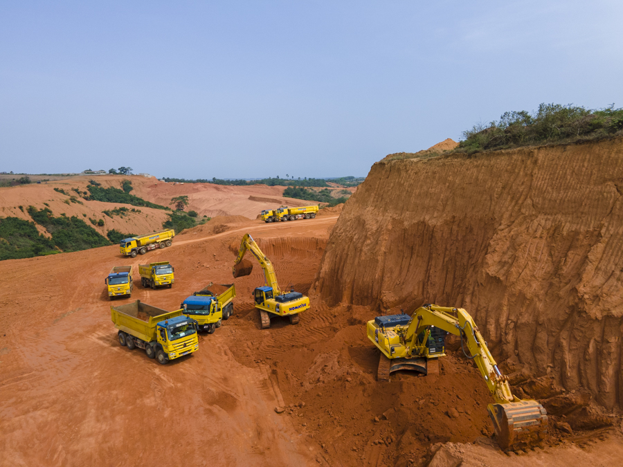 A Komatsu machine fleet at work on an African mining site. Pic: Komatsu