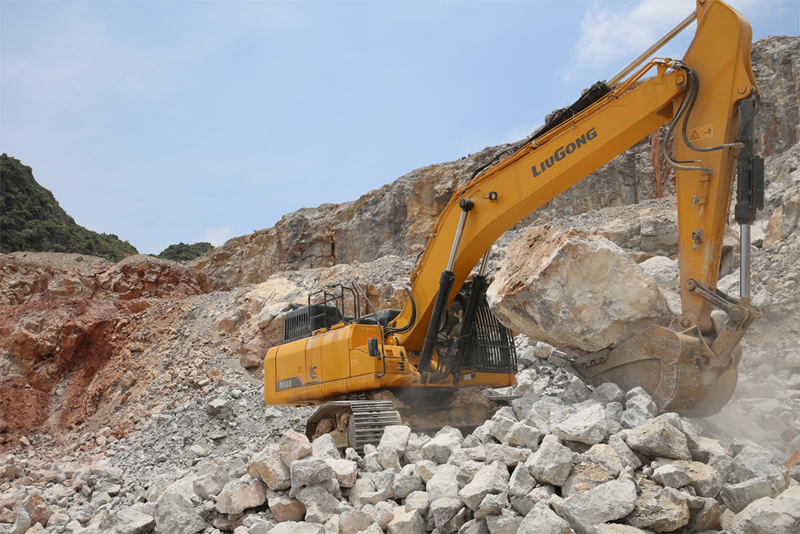 A LiuGong 950E excavator working in a quarry