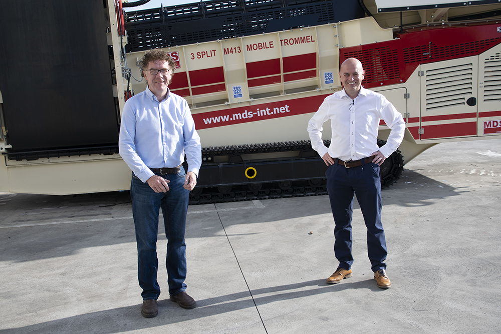 Liam Murray (left) with Conor Hegarty, MDS general manager and business line director