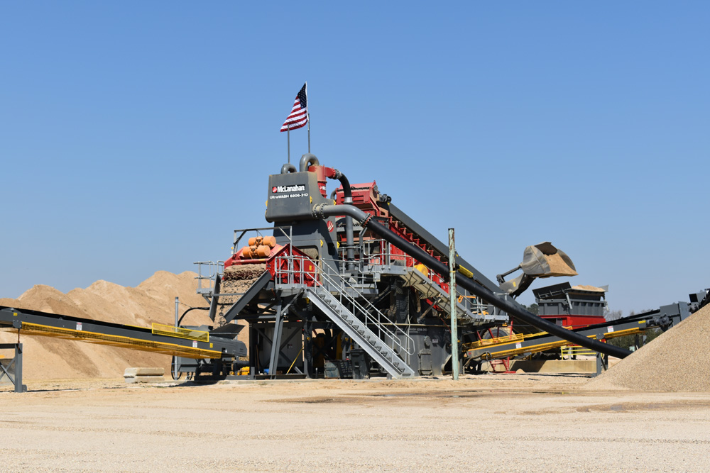 The UltraWASH 6206 unit features a McLanahan inclined vibratory screen for sizing up to three aggregate products