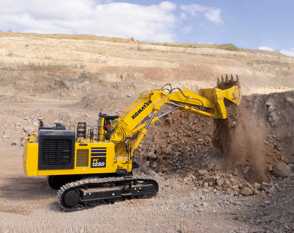 To extract dolomite, the Komatsu PC1250-11 directly rips at the face with its front shovel