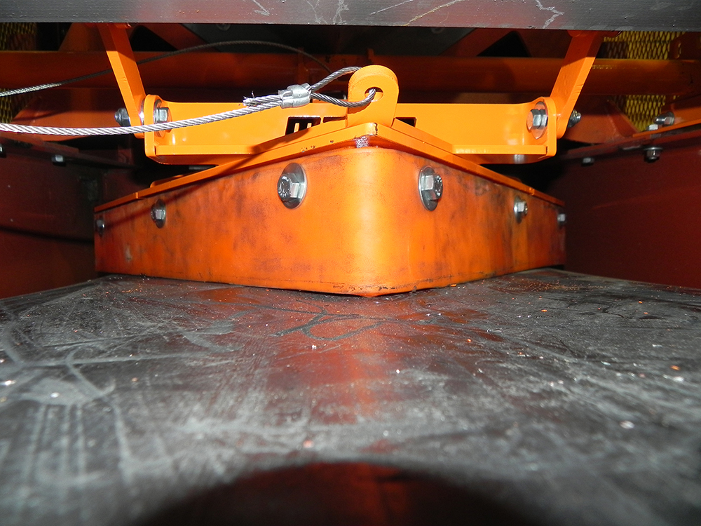 The V-Plow HD hub mounts can be welded or bolted to the hanger bars