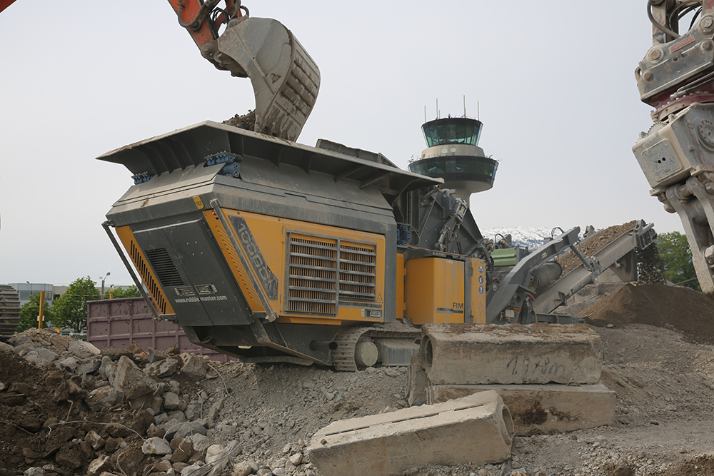 An RM 100GO! crusher from RUBBLE MASTER made a big contribution to the recent general renovation of Salzburg airport