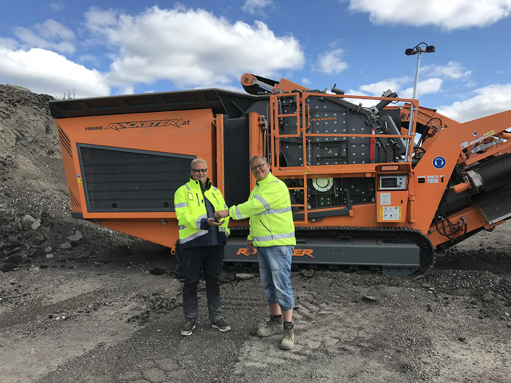 Rockster sales partner Niklas Johansson hands over an R1000S impact crusher to Andreas Pettersson of Swerock Recycling