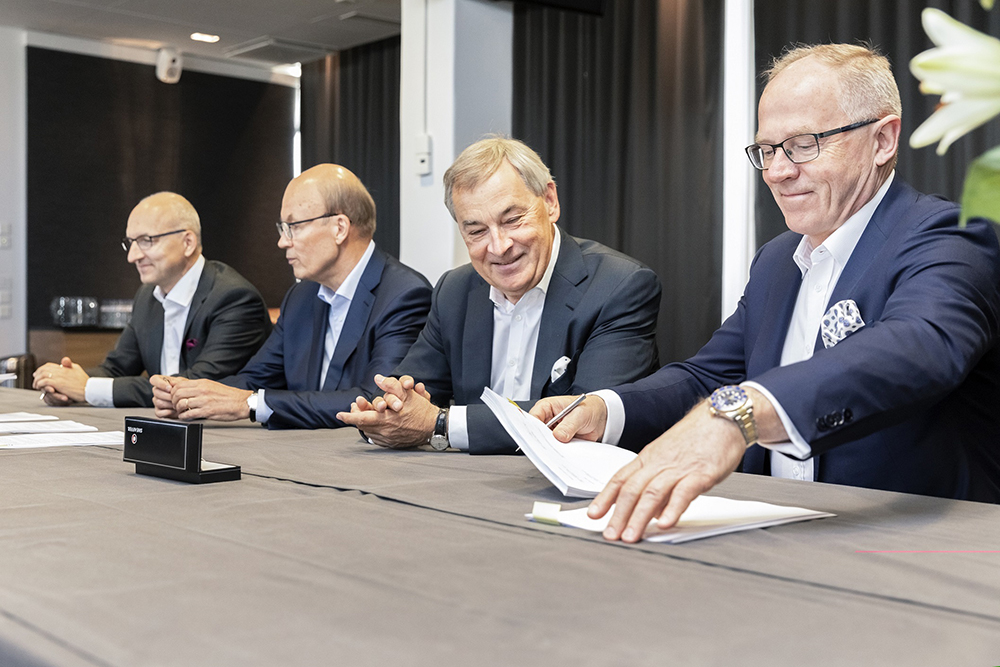 Metso Outotec CEO and president Pekka Vauramo (far right) at the signing ceremony for the new Metso Outotec business