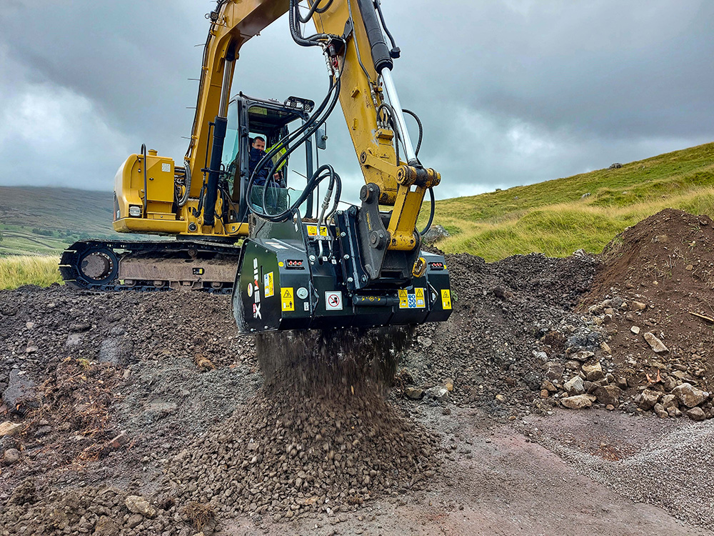 In the Yorkshire Dales, England, Simex dealer Mouse Valley Equipment used a VSE 10 screening bucket coupled to a CAT 307D crawler excavator to process soil and demolition waste. Pic: Simex
