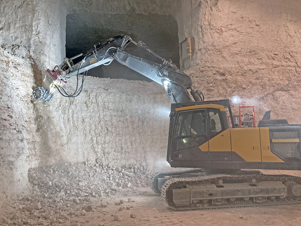 A Simex TF 1100 drum cutter mining calcium carbonate at a quarry in Italy