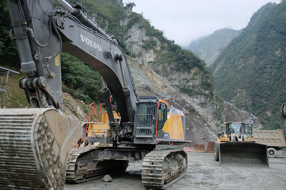 Two of Dong Sheng’s Volvo CE machines